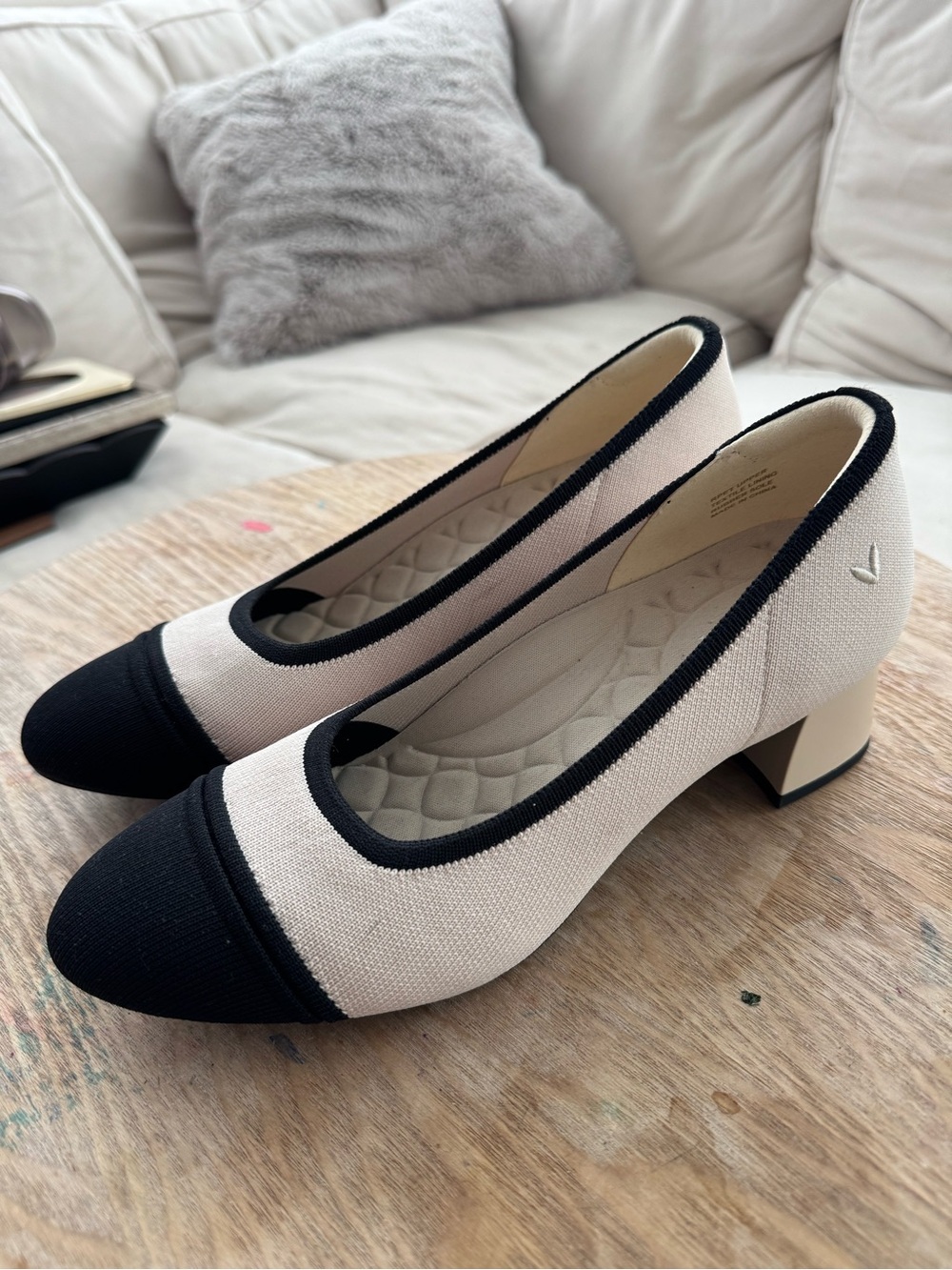 VIVAIA Julie Cream and Black Chunky Block Heel Size 8.5